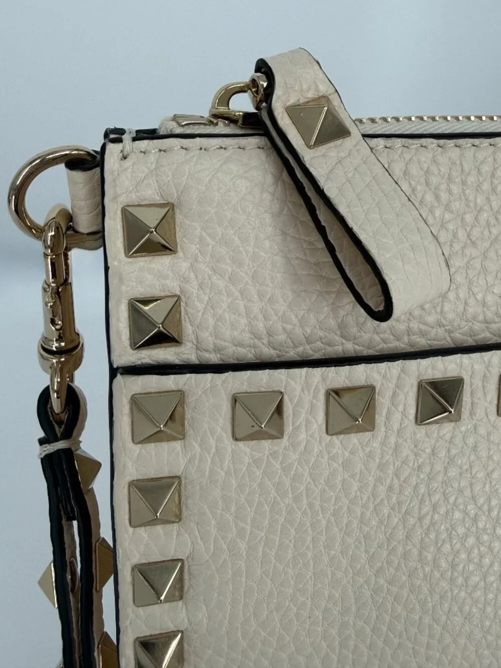 Valentino Garavani Rockstud Wristlet Pouch in Pebbled Calfskin
